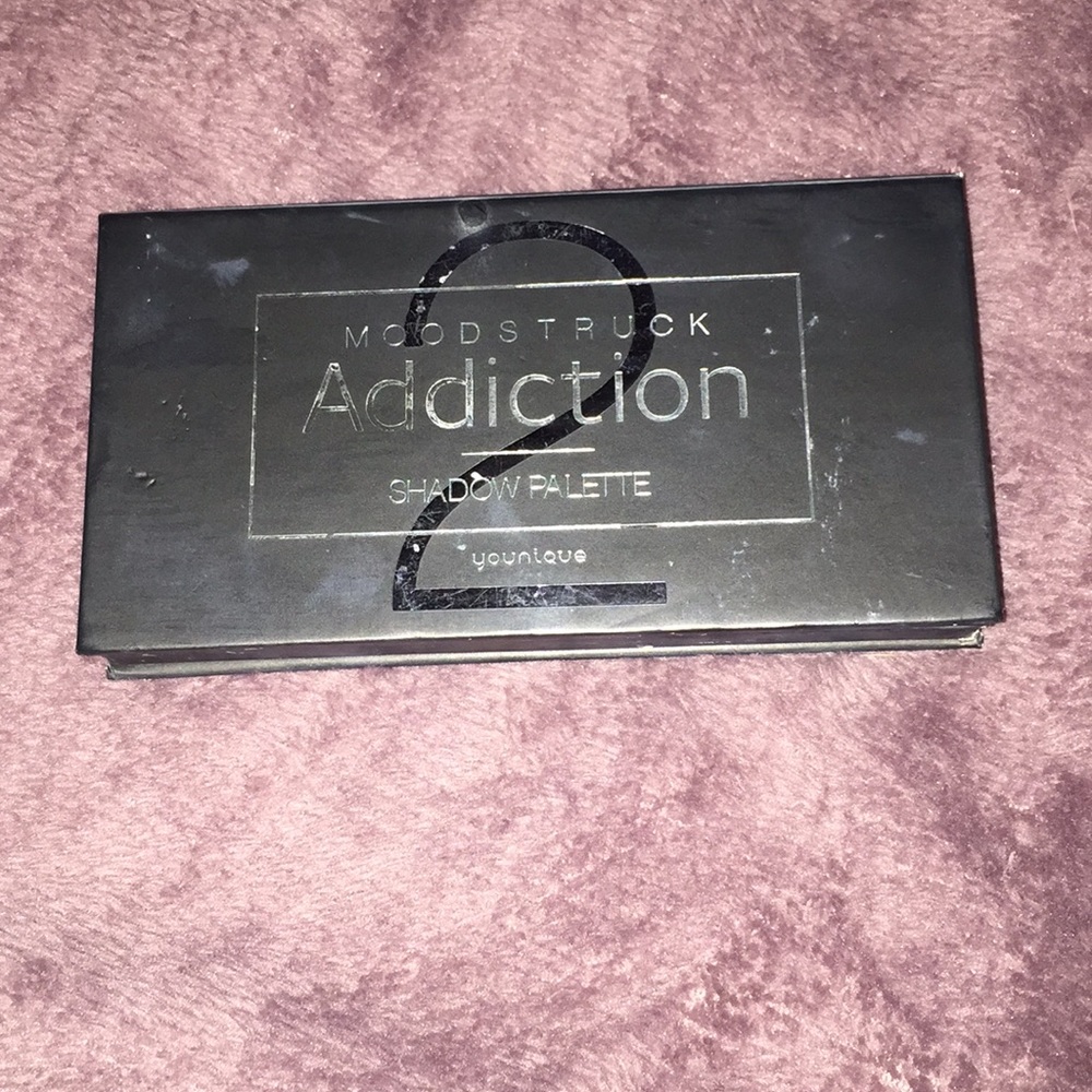 Younique Moodstruck Addiction shadow palette